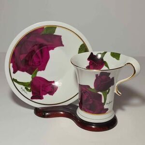 Naremoa Teacup and Saucer Roses